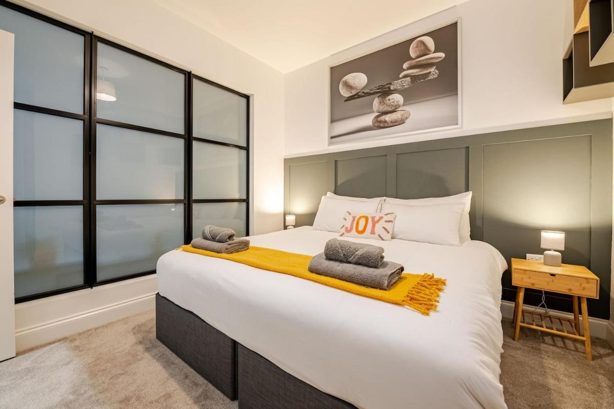 Brand New Apt - Beach Breeze Spacious 1-Bedroom Apartment With Parking - Sleeps 4 Ppl- Internet Bournemouth Exterior photo