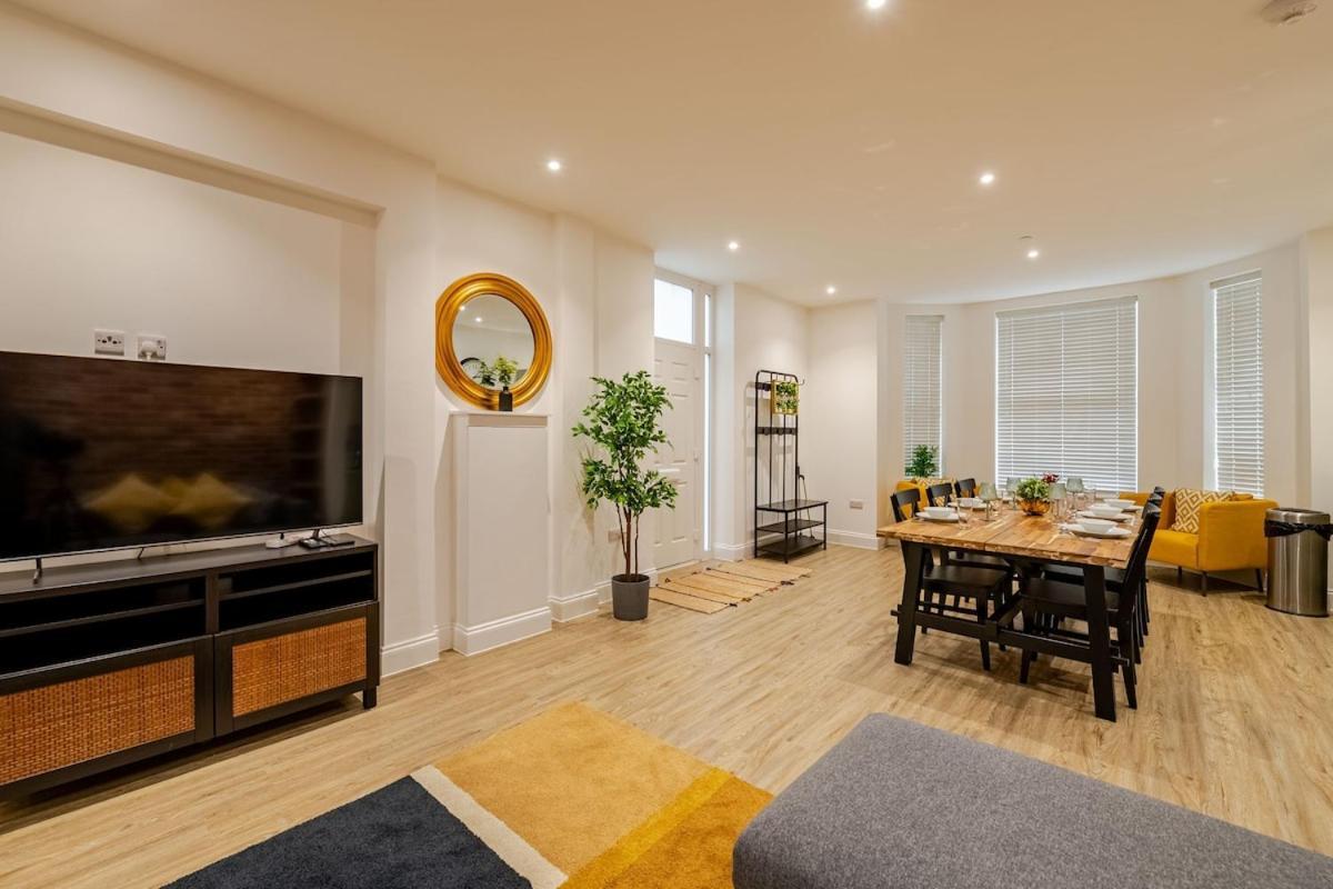 Brand New Apt - Beach Breeze Spacious 1-Bedroom Apartment With Parking - Sleeps 4 Ppl- Internet Bournemouth Exterior photo