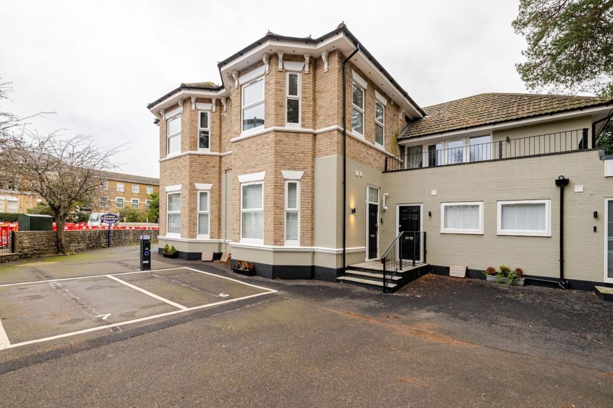 Brand New Apt - Beach Breeze Spacious 1-Bedroom Apartment With Parking - Sleeps 4 Ppl- Internet Bournemouth Exterior photo