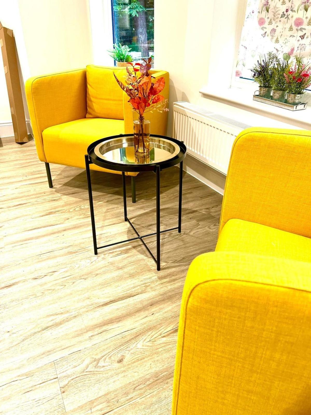 Brand New Apt - Beach Breeze Spacious 1-Bedroom Apartment With Parking - Sleeps 4 Ppl- Internet Bournemouth Exterior photo